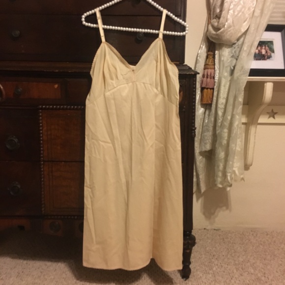 QUALITY CREAM CHEMISE FULL UNDER SLIP PETTICOAT ADJ STRAP 18 20